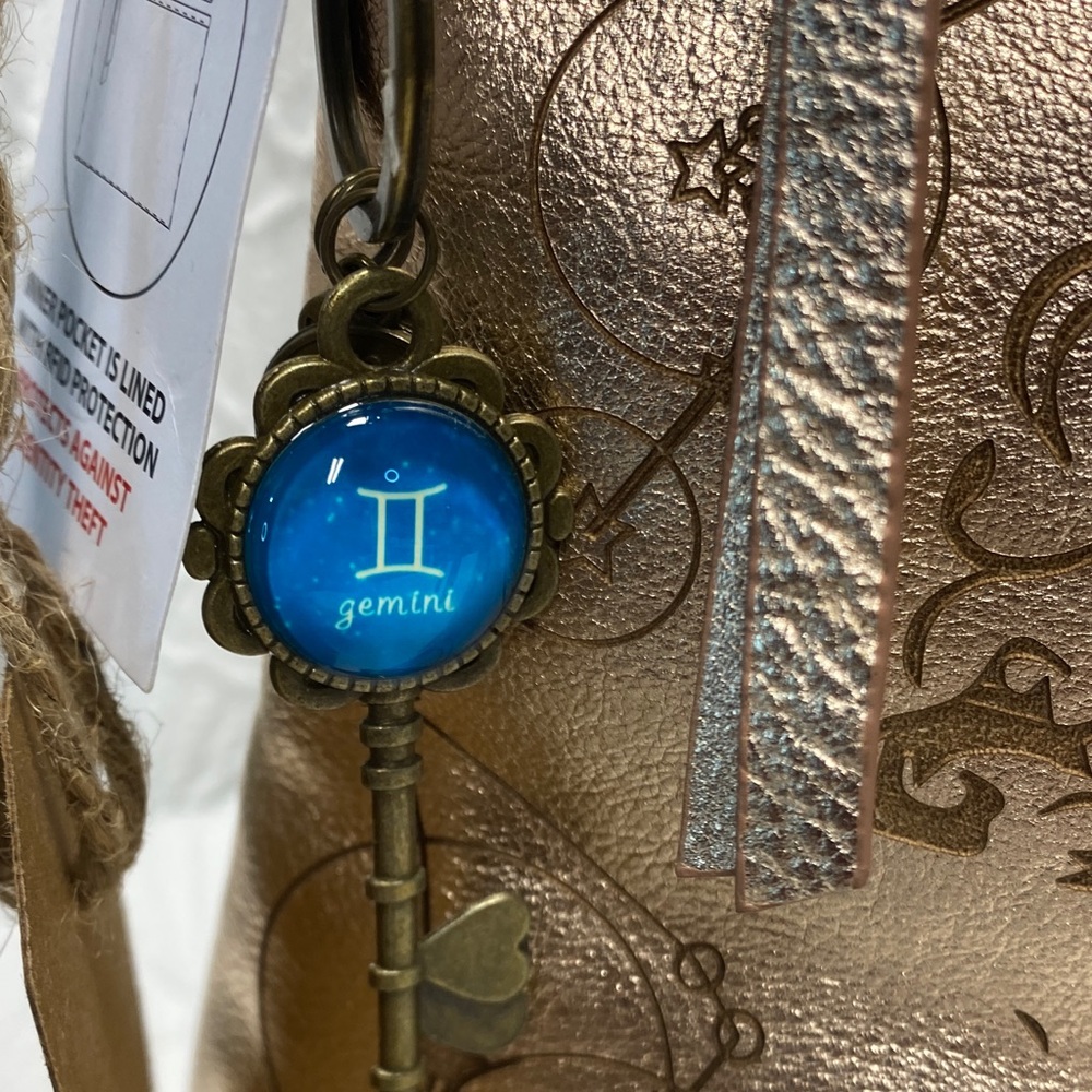 NWT‎ Firenze Bella RFID Blush Gold Women's Bag metallic Gemini ♊️ astrology - Picture 3 of 15